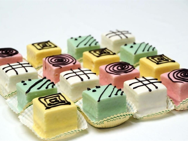 Petit four